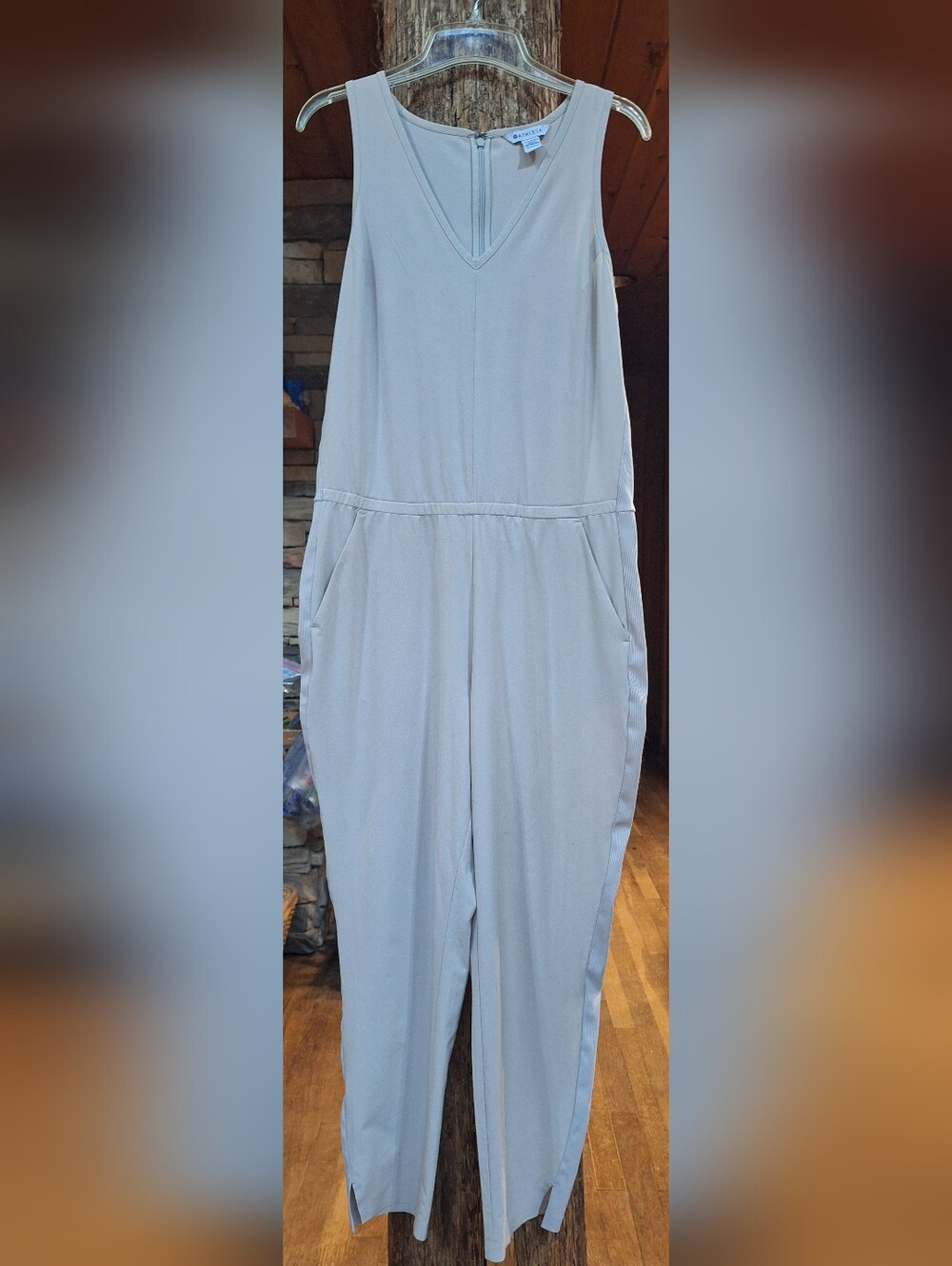 Athleta Cream Sleeveless V-Neck Jumpsuit with Pockets Sz 12
